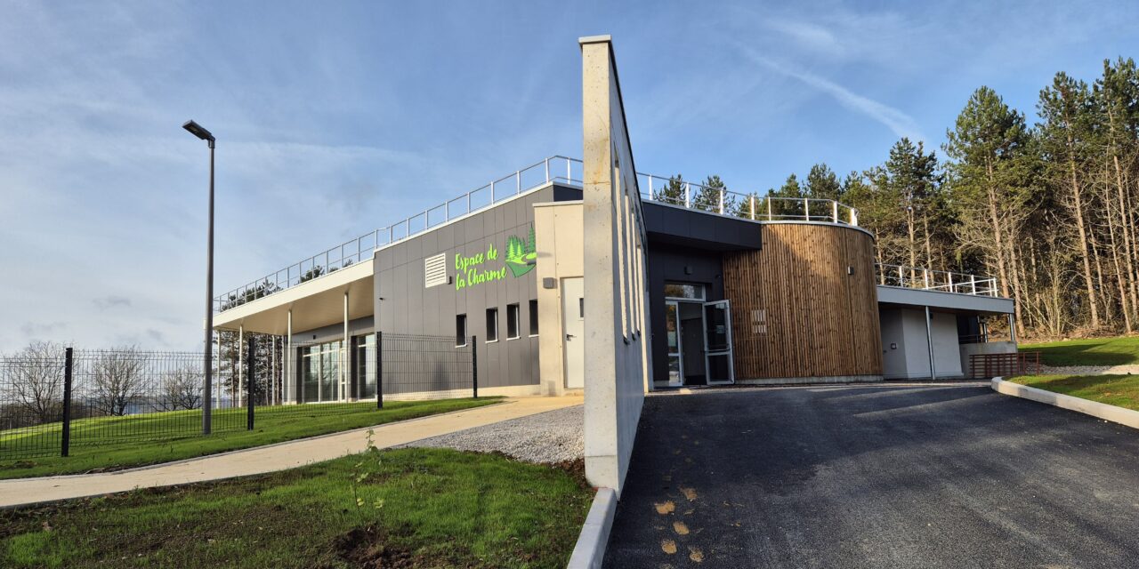 L&rsquo;espace de la charme à Neuvelle Les Cromary, un lieu spacieux et convivial pour votre événement !